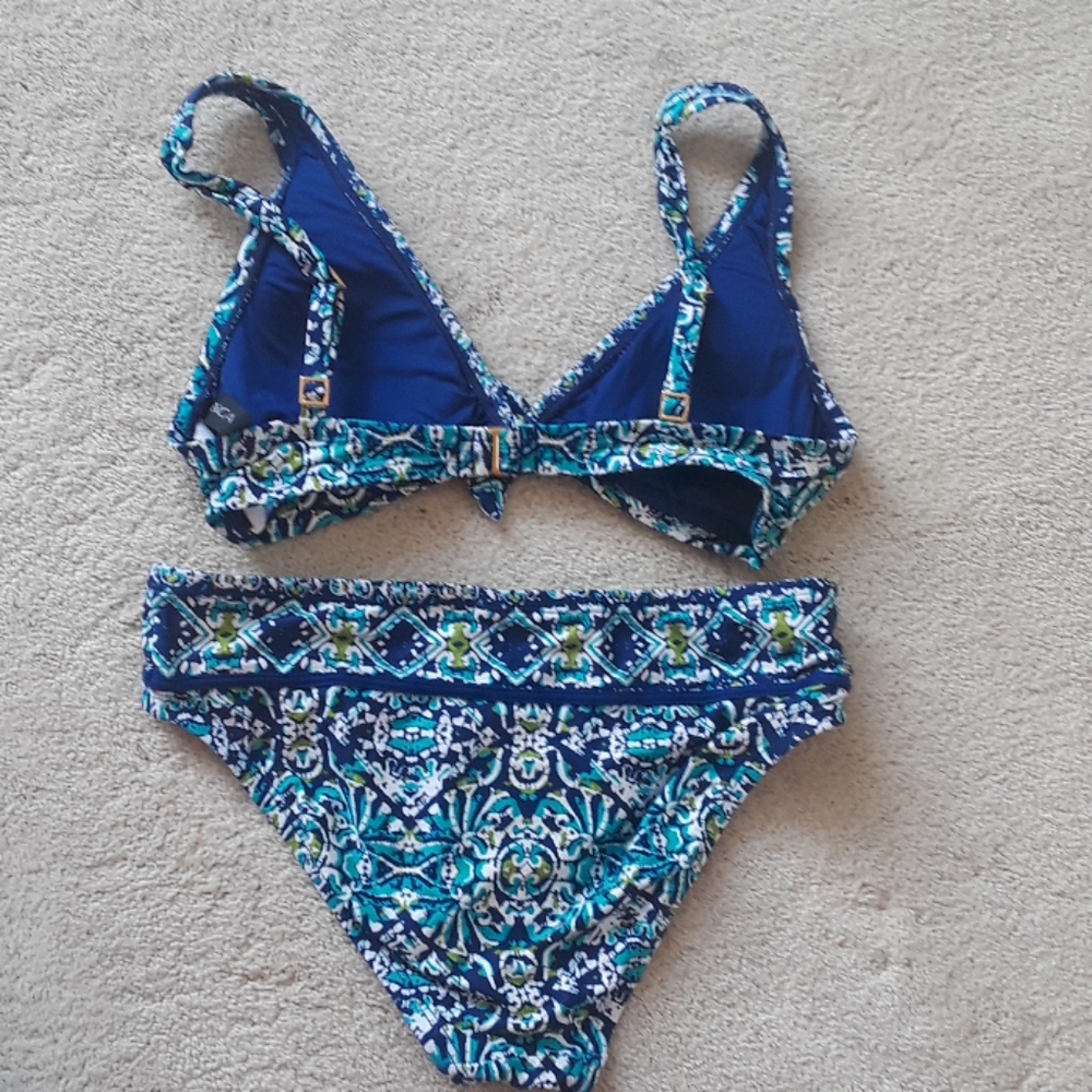 Bikini - Picture 3 of 4